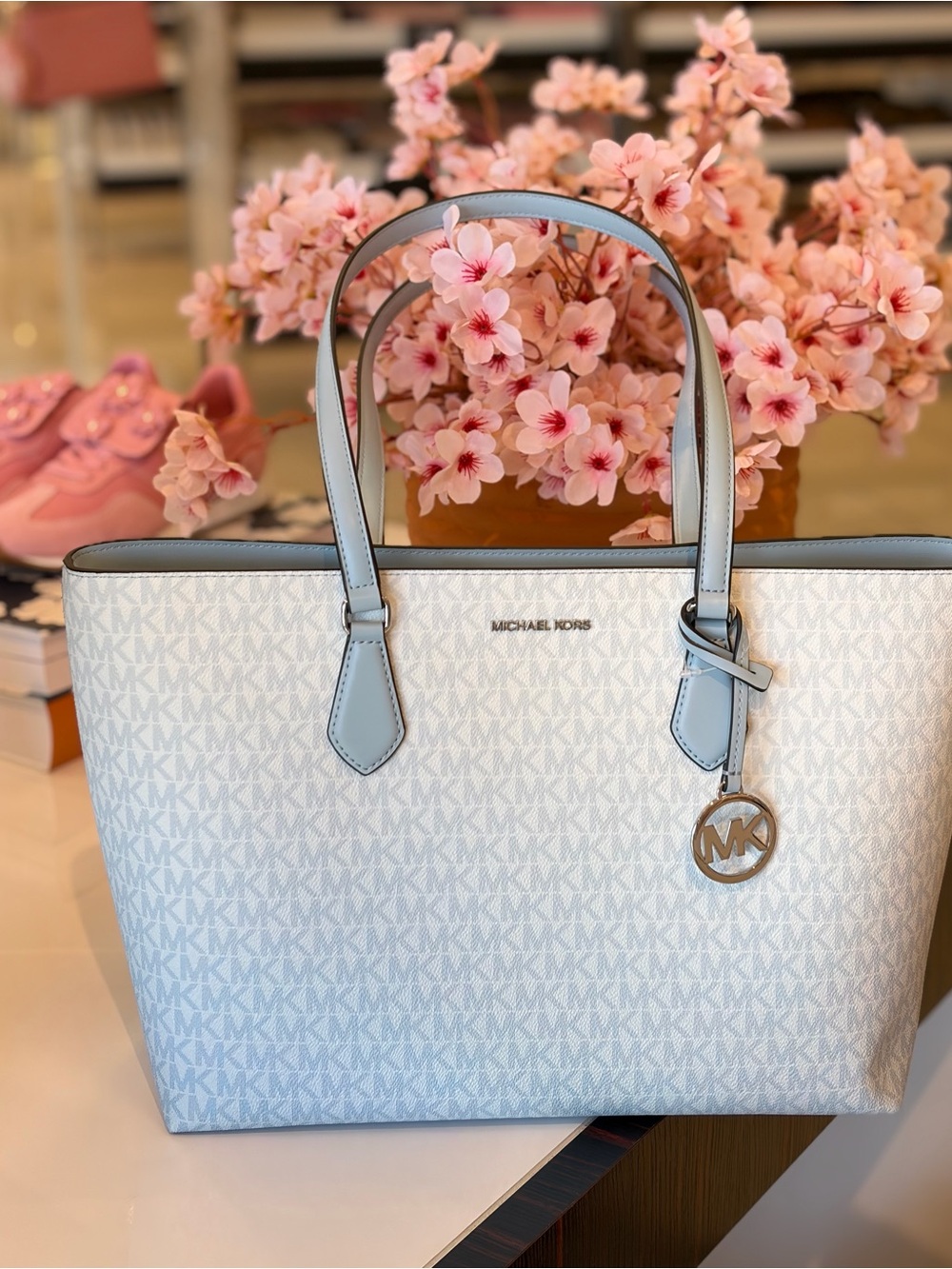 MICHAEL KORS Sheila Large Ombré Signature Logo Tote Bag - Picture 3 of 13